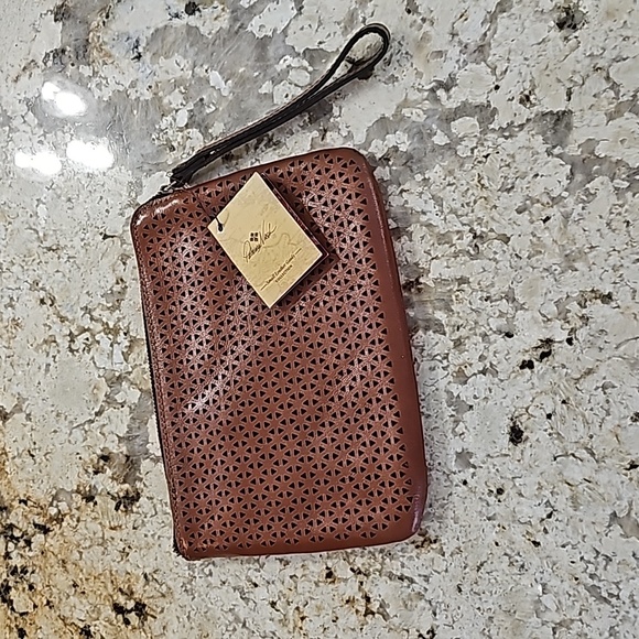 Patricia Nash Handbags - Patricia Nash Cassini Wristlet - NWT